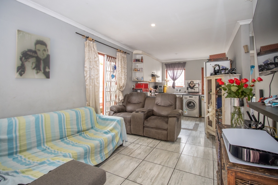 2 Bedroom Property for Sale in Milkwood Park Western Cape